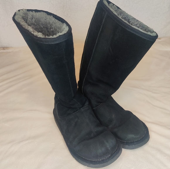 Women's Black Ugg Boots - Picture 3 of 13